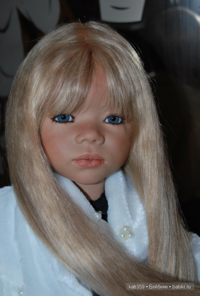 Примеряем обновочки к Новому году куколкам Annette Himstedt