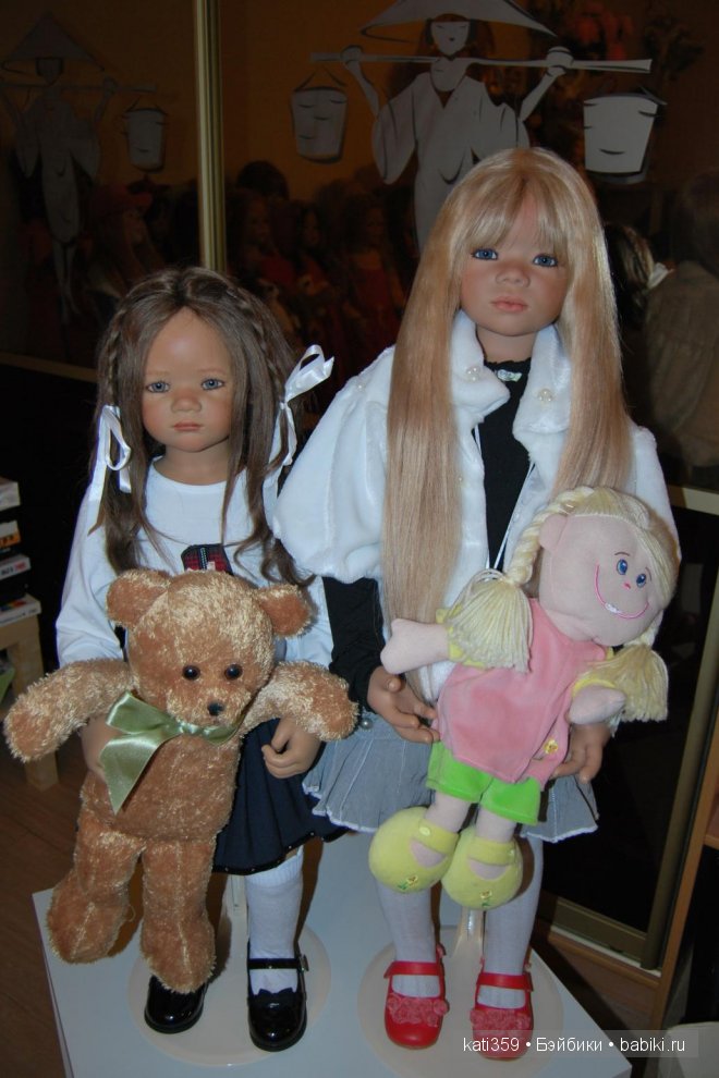 Примеряем обновочки к Новому году куколкам Annette Himstedt