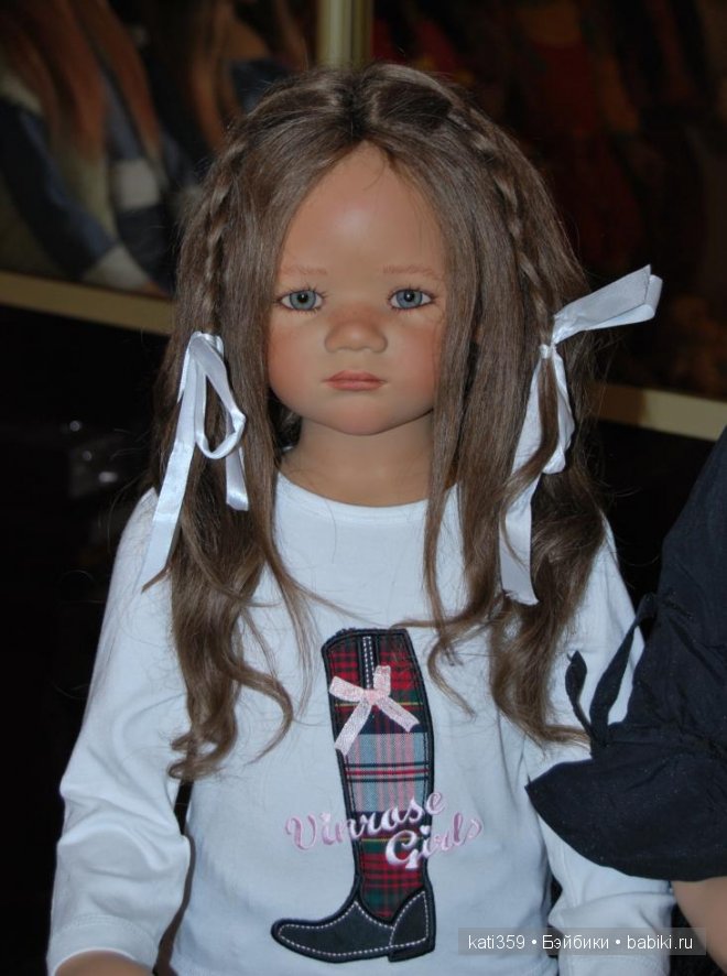 Примеряем обновочки к Новому году куколкам Annette Himstedt