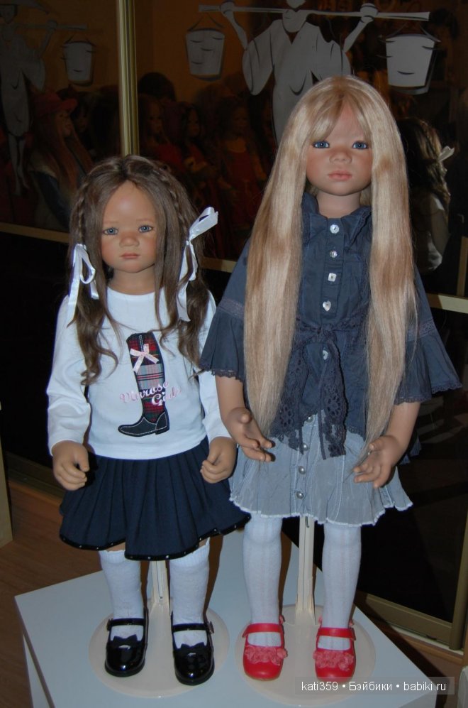 Примеряем обновочки к Новому году куколкам Annette Himstedt
