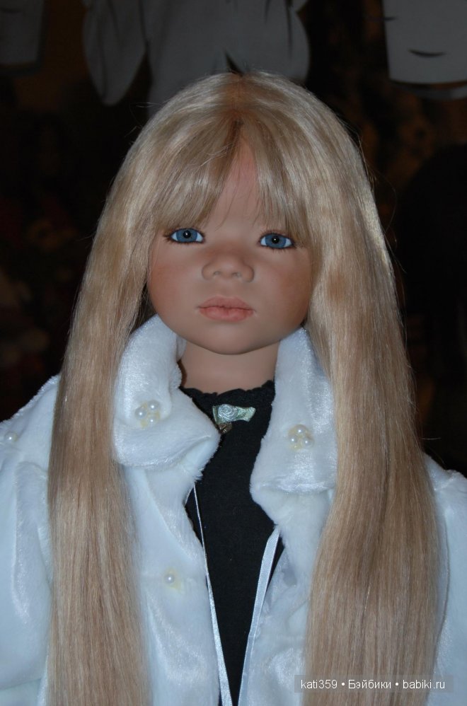 Примеряем обновочки к Новому году куколкам Annette Himstedt