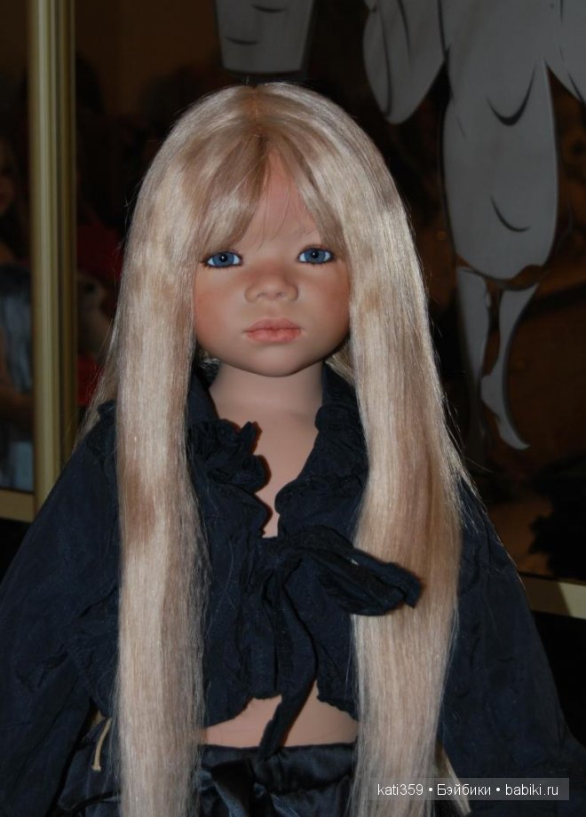 Примеряем обновочки к Новому году куколкам Annette Himstedt