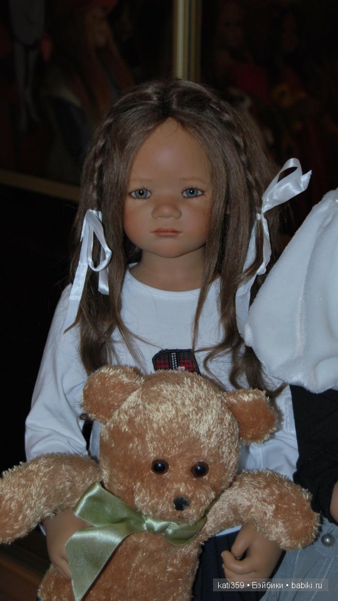 Примеряем обновочки к Новому году куколкам Annette Himstedt