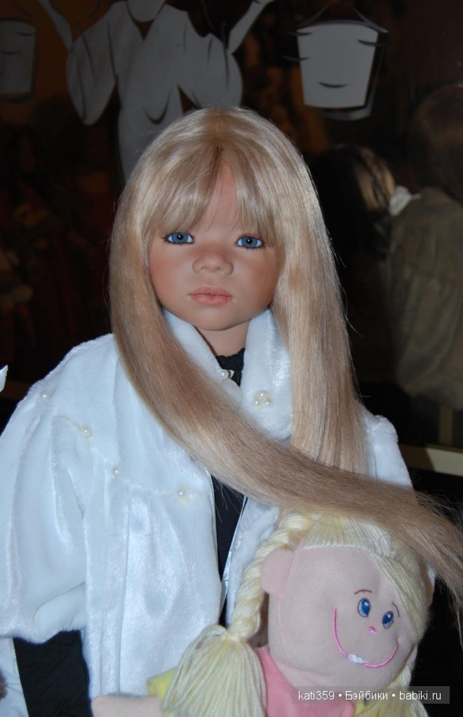 Примеряем обновочки к Новому году куколкам Annette Himstedt