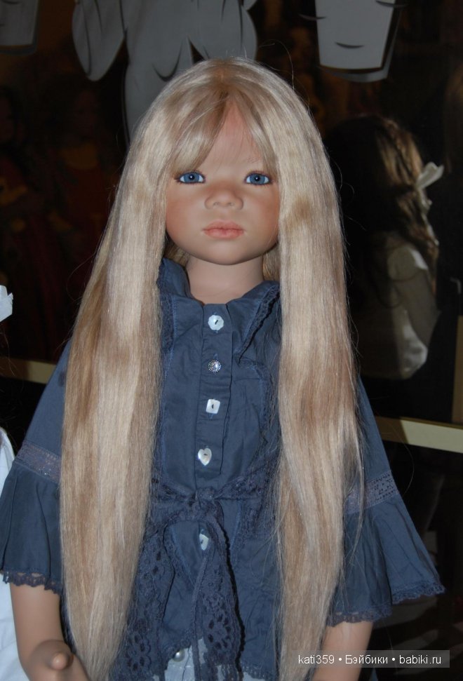 Примеряем обновочки к Новому году куколкам Annette Himstedt