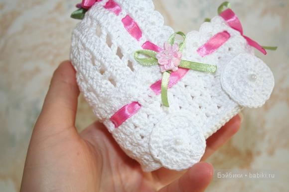 Вязаная коляска для куклы