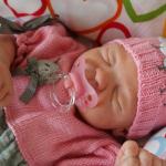 Эми модничает!