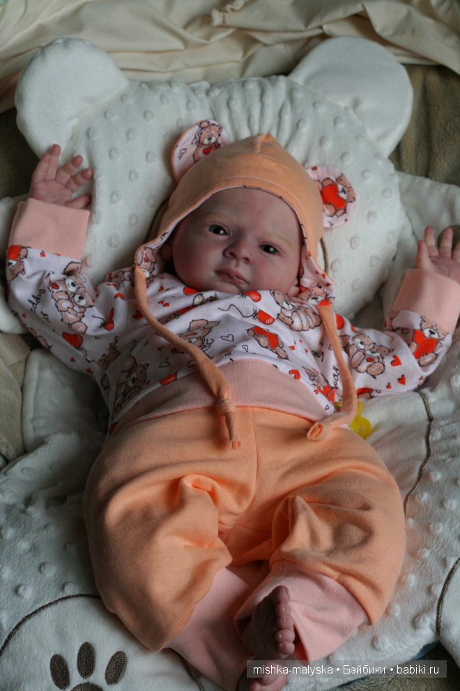 На большом воздушном шаре, мандаринового цвета, мы с тобой проводим это лето