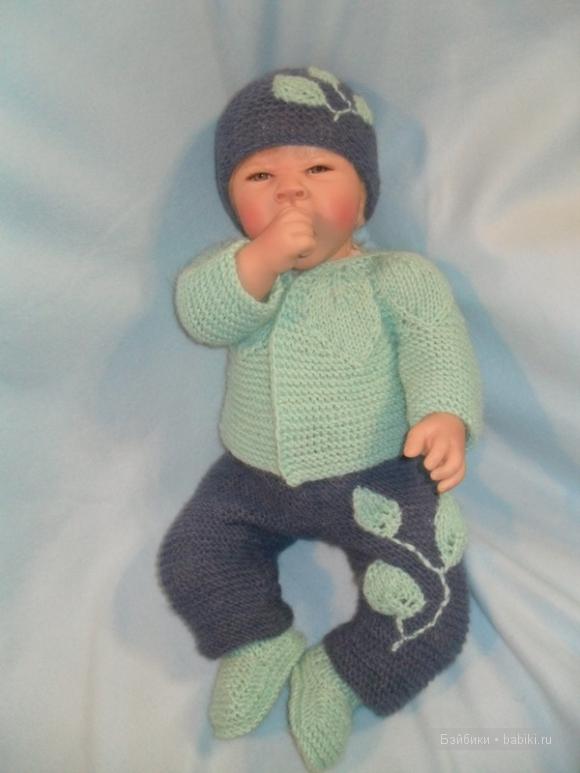 И снова тепленький костюмчик для куклы