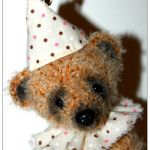 Мишка Альберт - игрушка вязанная крючком