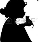 Кошка под подушкой