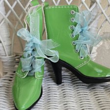 Модные сапожки на ножку примерно 7-8.5 см