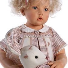Белокурая малышка Ulla со своим большим другом зайцем от Hildegard Gunzel.