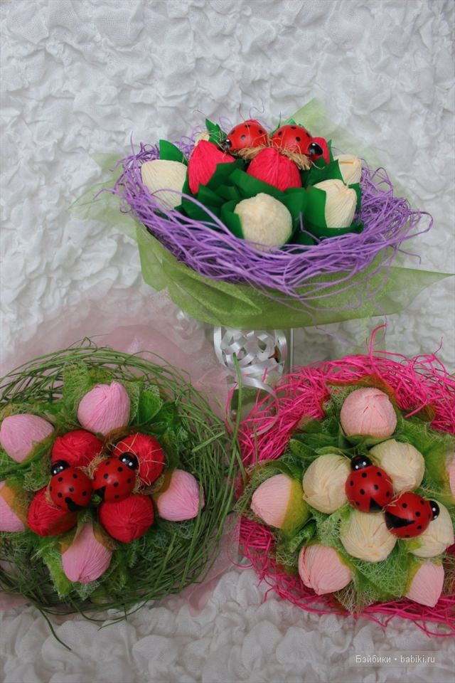 Букеты  из пуговиц и конфет,торт из памперсов.