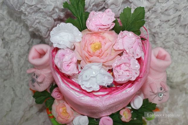 Букеты  из пуговиц и конфет,торт из памперсов.