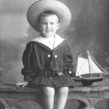 Старинные фотографии - дети с корабликами. Для вдохновения.