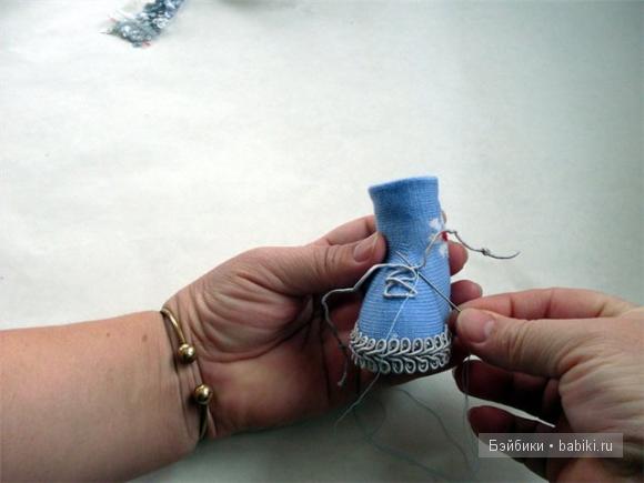 Мастер-класс - Сапожки для куколки из обычного носка