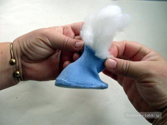 Мастер-класс - Сапожки для куколки из обычного носка