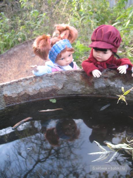 Семейство переделочек на прогулке. Последние солнечные деньки