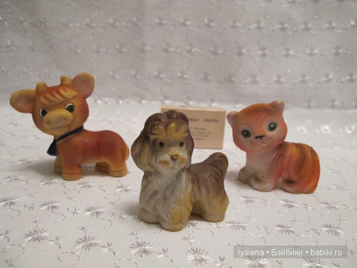 Старые игрушки из обувной коробки