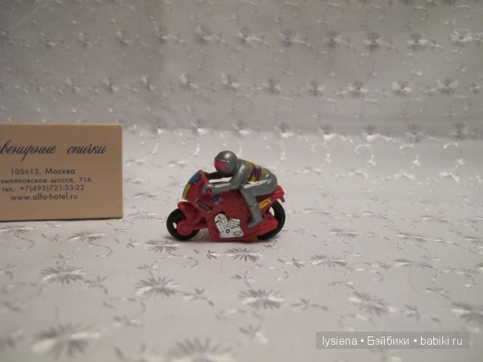 Старые игрушки из обувной коробки