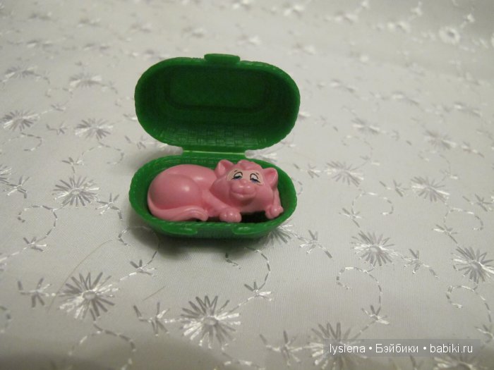 Старые игрушки из обувной коробки