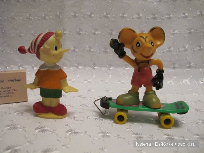 Старые игрушки из обувной коробки