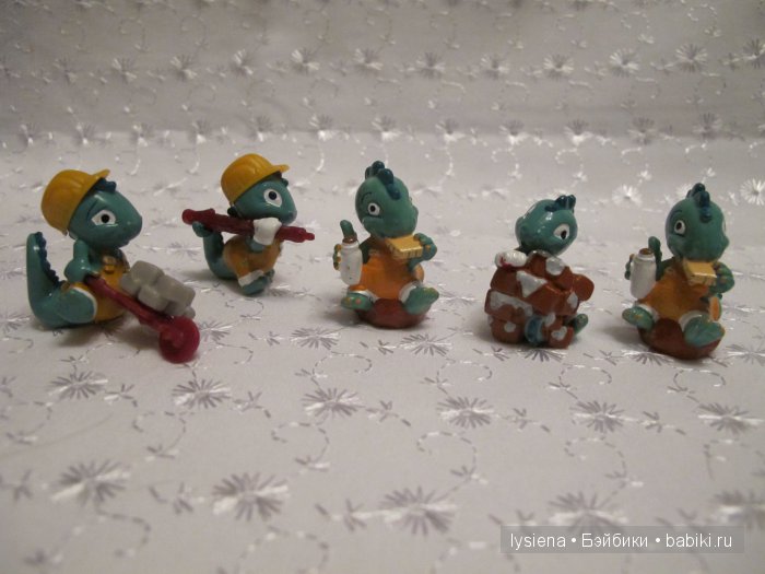 Старые игрушки из обувной коробки