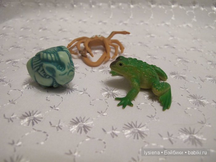 Старые игрушки из обувной коробки