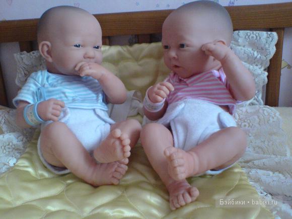 Несмотря на то,что Маруся не моя малышка,они с Серафимом всё равно очень дружны:-)