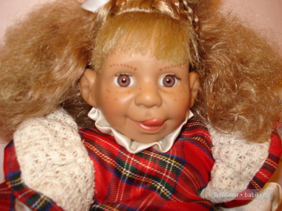 Наверное,она так от удовольствия- язычок выставила))