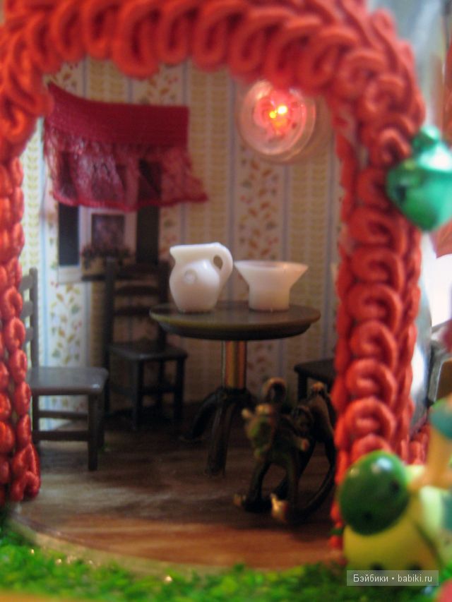 Два румбокса. Домики для кукол. "У камина" и "Домик в лейке"