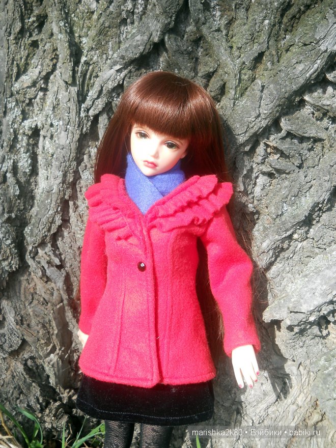 Бэтти от Иплхаус на прогулке в лесу