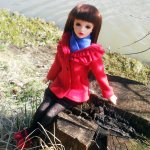 Бэтти от Иплхаус на прогулке в лесу.