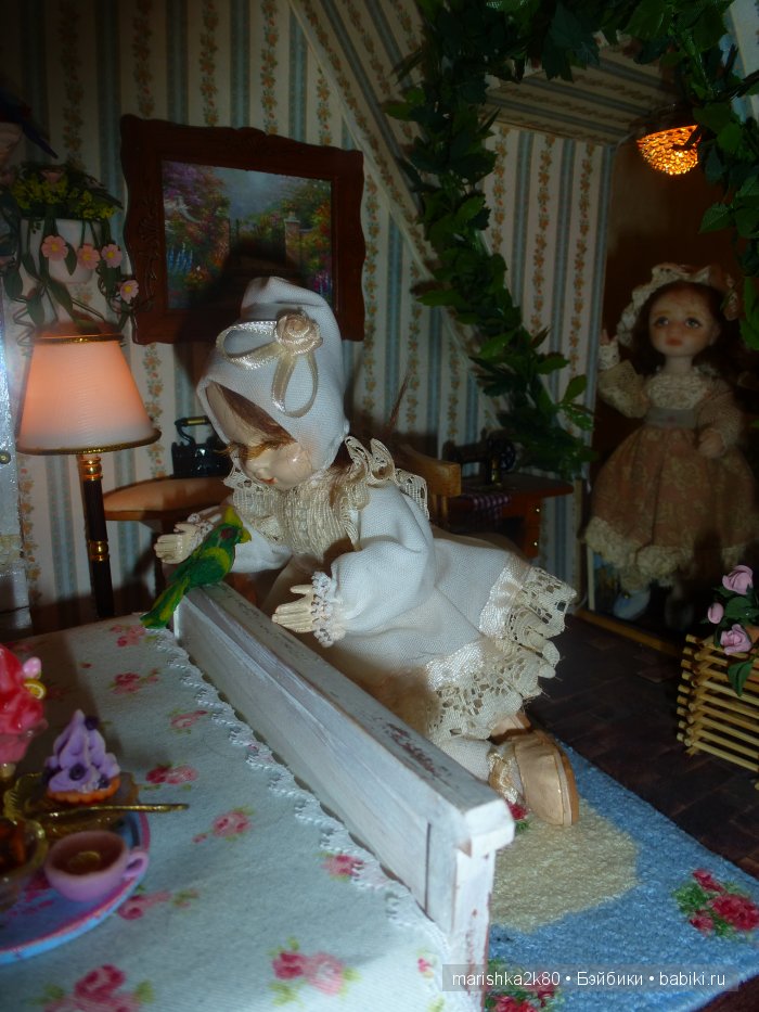 Две авторские подвижные куклы в домике