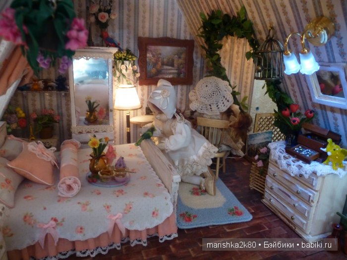 Две авторские подвижные куклы в домике
