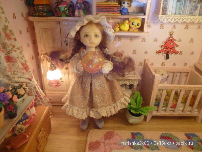 Две авторские подвижные куклы в домике