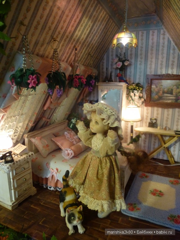 Две авторские подвижные куклы в домике