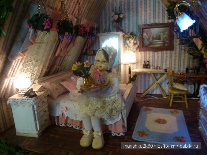 Две авторские подвижные куклы в домике