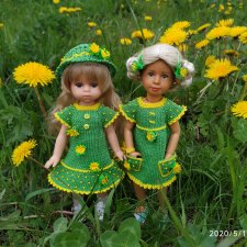 Одуванчики в лесу