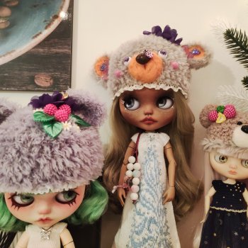Новые шапки на кукол Блайз