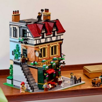 LEGO 10350 Tudor Corner - модульное здание 2025 года