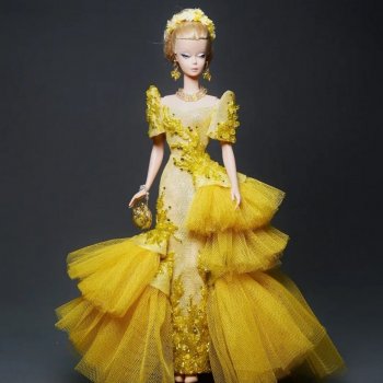 Красотка в желтом