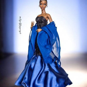 Адель в синем