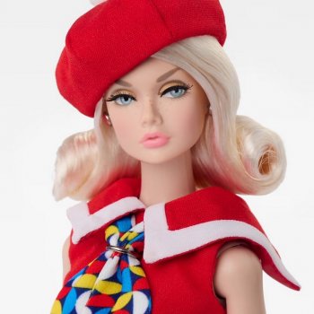 Лондонский шик W Club 2026: Очаровательная Поппи Паркер «В путь!» завершает клубное трио