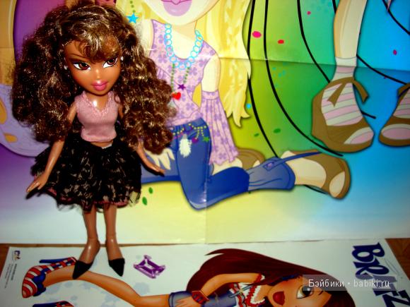 Жасмин отличница,знает множество языков,она прекрасна и удивительна.