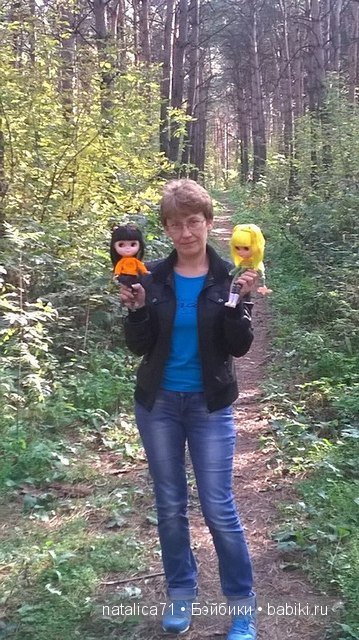 Яркая осень! И под ногами кленовые листья шуршат