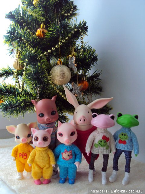 Новый год со свинками — Коллекции игровых кукол (Playline): фото полок (фото 2)