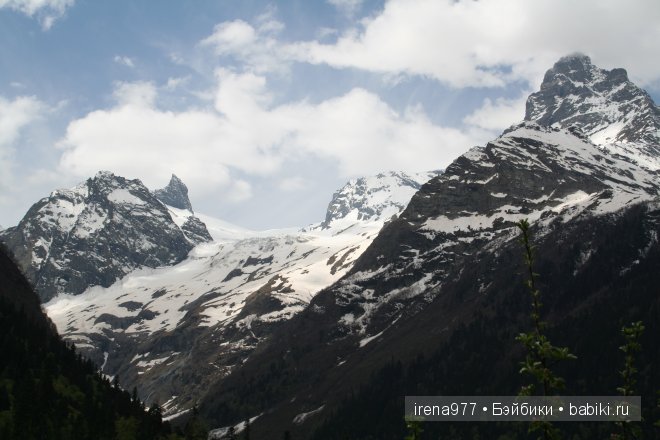 Домбай – страна синего неба, щедрого солнца и снежных вершин, страна, воспетая поэтами