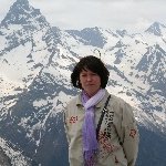 Домбай – страна синего неба, щедрого солнца и снежных вершин, страна, воспетая поэтами.